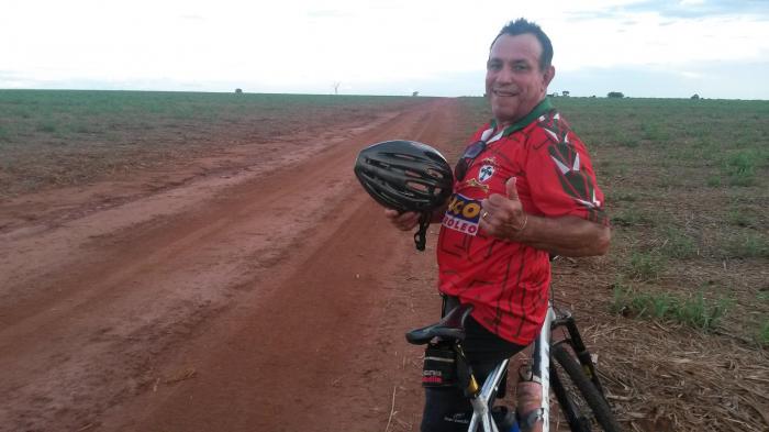 Sergio Roque pedalando em estradas rurais - Foto: Divulgação | Facebook 