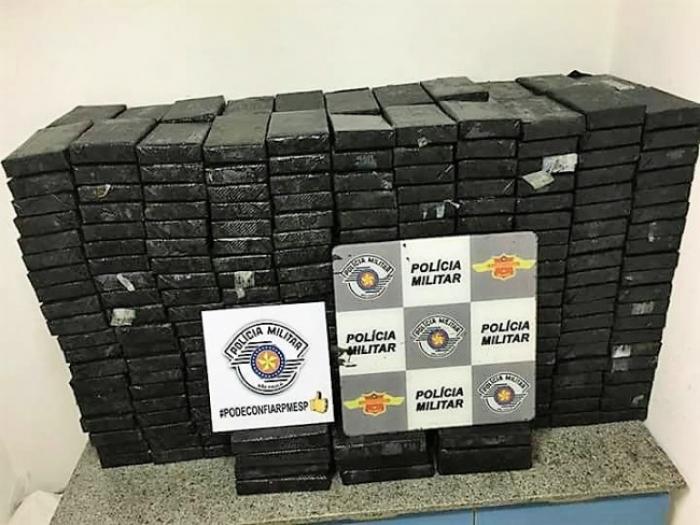 Policiais encontraram quase meia tonelada de cocaína divididas em 450 tabletes . - Foto: Divulgação 