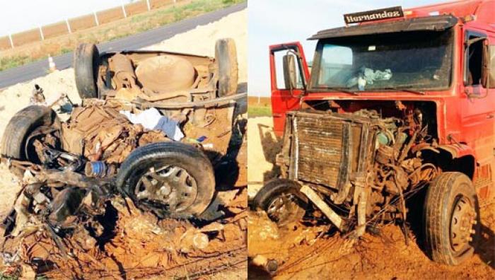 Gol colidiu frontalmente com um caminhão no km 446 da rodovia Brigadeiro Faria Lima em Barretos - Foto: Divulgação