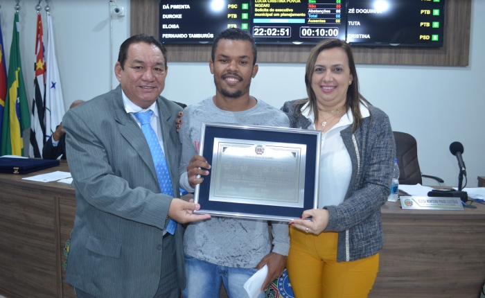 O atleta recebeu o título de cidadão colombiense - Foto: Portal NC