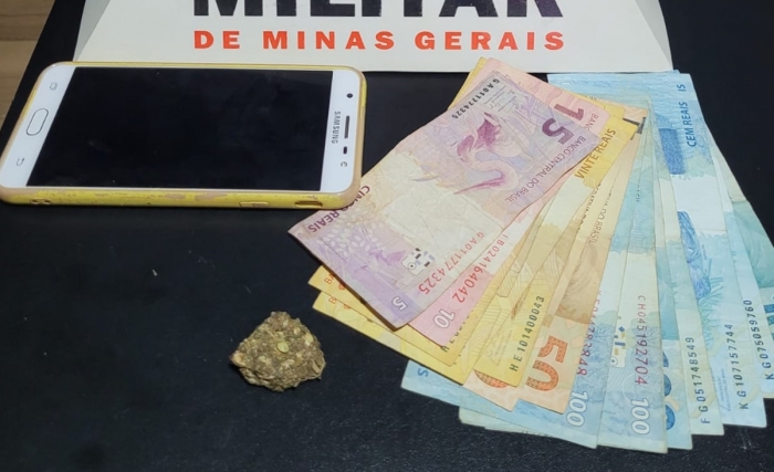 Homem é preso por ter se relacionado com menor em troca de dinheiro e maconha - Foto: PMMG