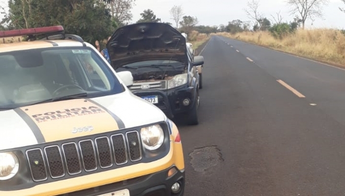 Procurado pela justiça com veículo furtado é preso na MG-427 - Foto: PMRv