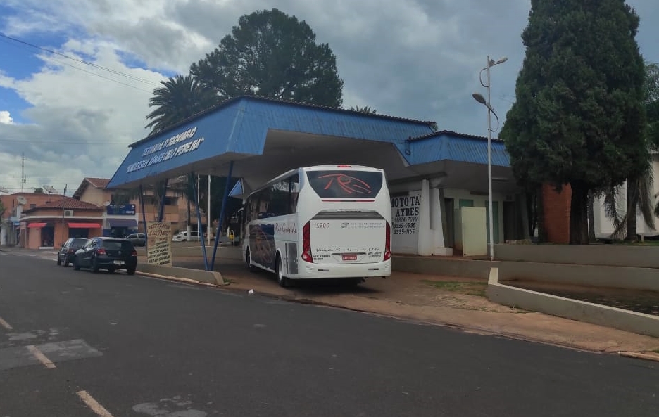 : Rodoviária no municipio de Colômbia, utilizada pela Viação Rio Grande. 